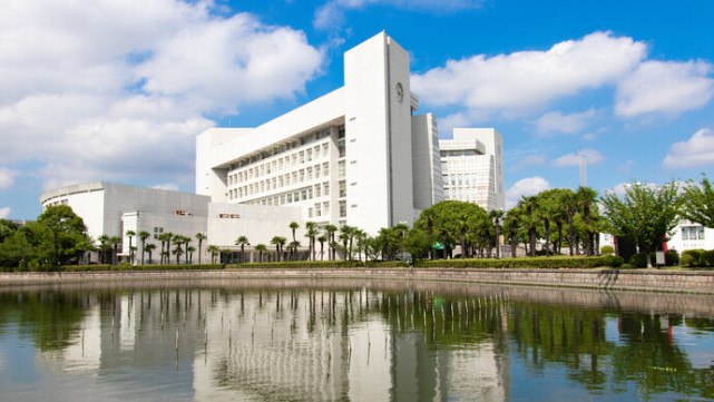上海大学"理论中国"开启"云端思政"新模式,首讲聚焦六中全会
