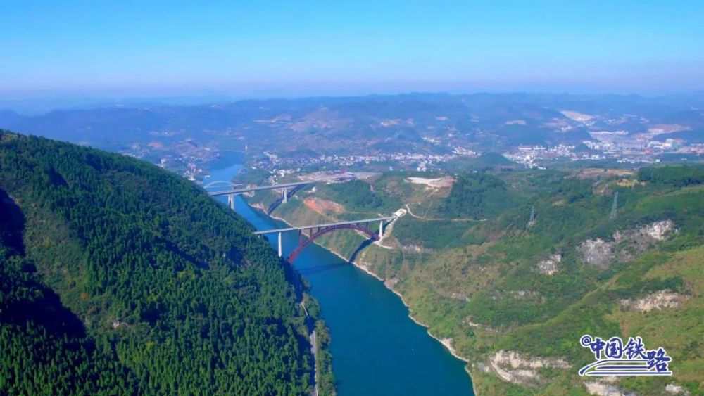 沿途停靠 定州东,石家庄,邢台东 邯郸东,安阳东,新乡东 漯河西,武汉