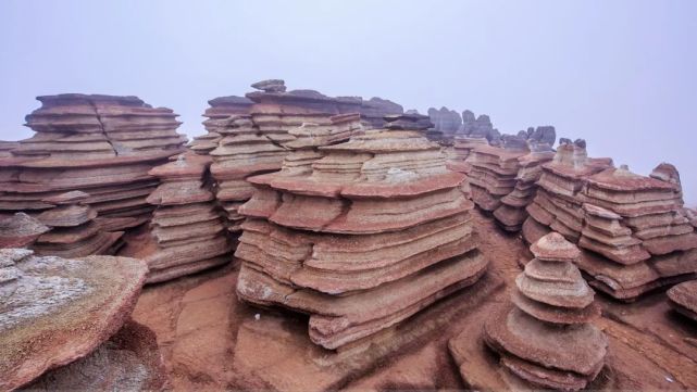 铜仁松桃:腊尔山红石林景区又出圈了