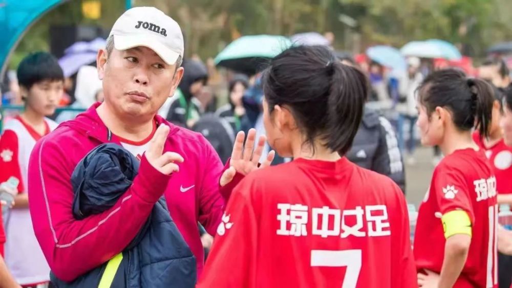 专访肖山组建琼中女足俱乐部得到了孙雯支持她引荐了陈婉婷