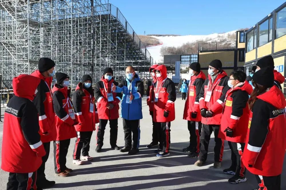 王东峰给北京冬奥会张家口赛区云顶场馆群志愿者回信