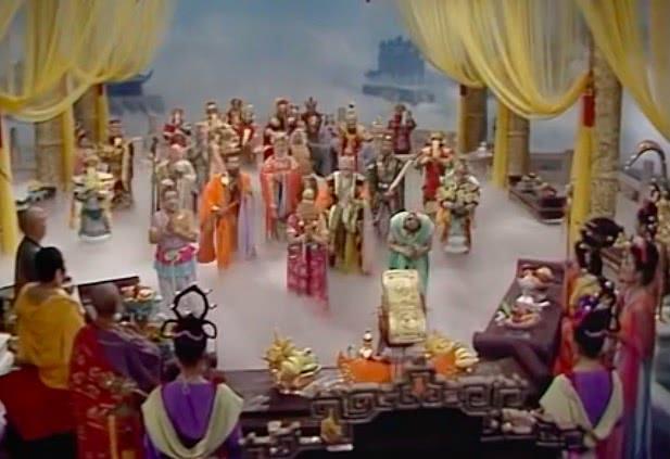 那么,孙悟空大闹天宫所向无敌的真相,只可能是天庭众仙放水,甚至作