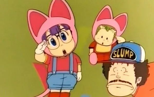 "当时我头发剪的特别短,特别像《阿拉蕾》里面的大饼博士,同学就叫我