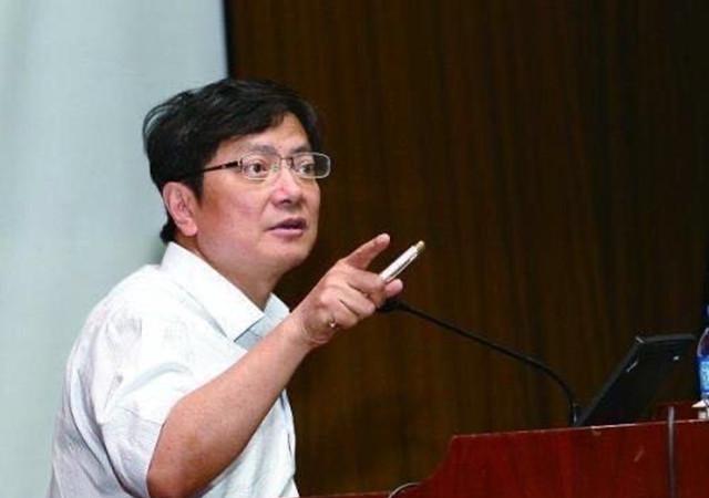 继承他们父辈的职业,留在大山里和青山庄稼相伴,但郑强不这样想,通过
