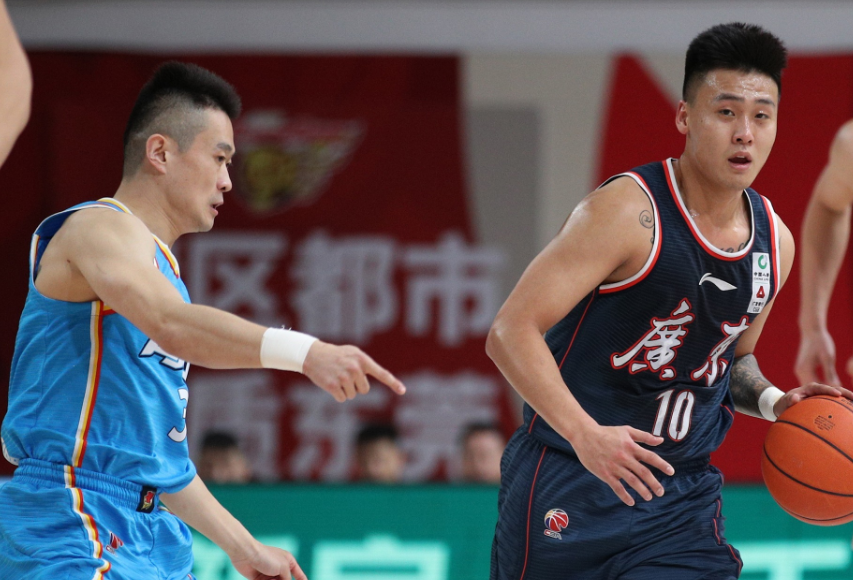 广东男篮 CBA2强争霸局面出现，广东男篮遭遇滑铁卢，本赛季或止步4强