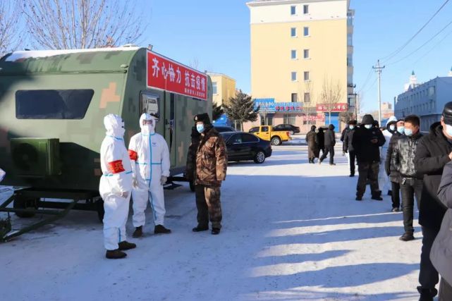 军区马庆雷司令员说,满洲里市地理位置十分重要,配合地方控制好疫情是