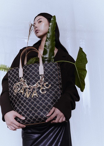 深受明星青睐的wanaccessory猫头鹰形象火遍全国,设计师万梦易:将力拓