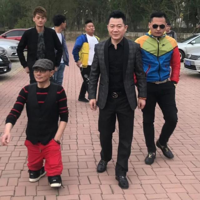 尧建云和马洪刚他们一起参加过一个节目,就是比赌术,综合来说尧建云的