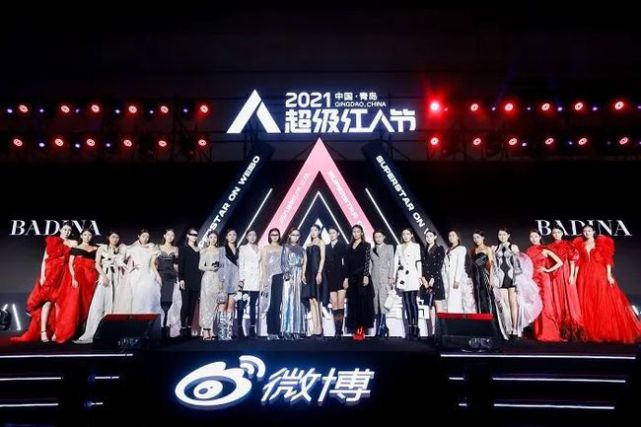 青岛会展中心人偶遇李子柒,天才小熊猫郭杰瑞百名网红大v都来了