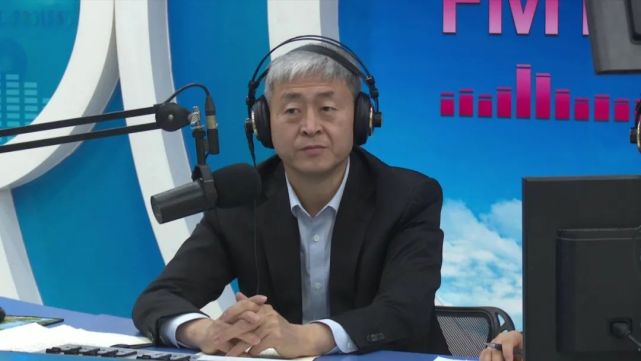 12月4日,兖州区委副书记,区长王骁带领我区教体,住建,市场监管等职能