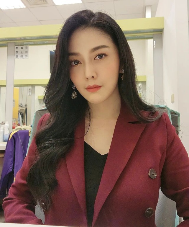 台剧女神晒同款衣服:终于拿到他代言的外套了|粉丝|韩瑜|facebook