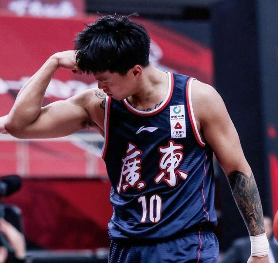 赵睿 年薪20万到600万！昔日CBA弃徒成国家队MVP，赵睿的努力有了回报