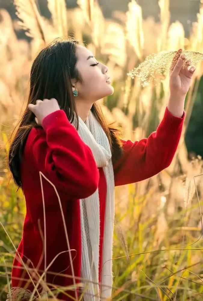 (二) 君在天涯万里遥, 卿愿孤身等千年.