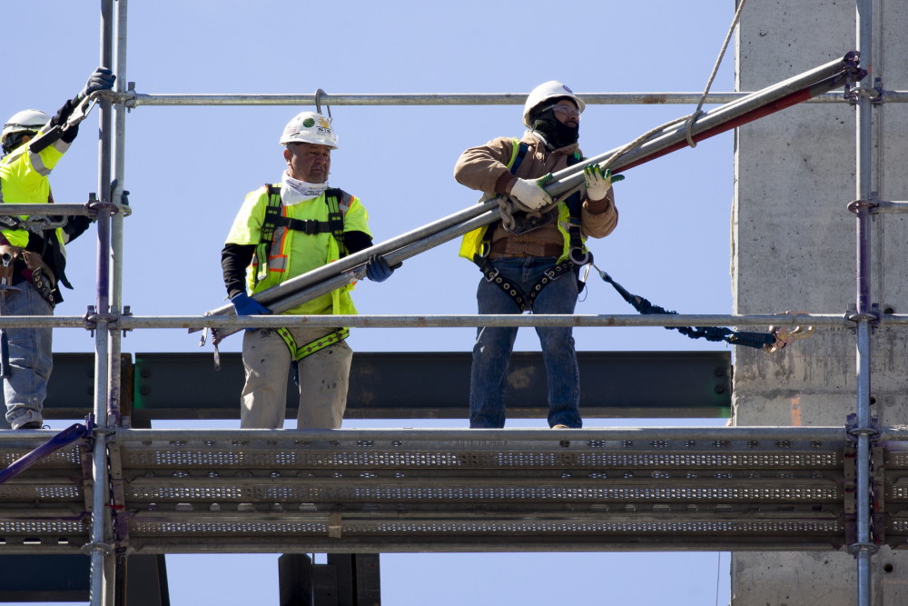 外媒:美国11月仍有690万失业人口 经济复苏恐遭疫情冲击