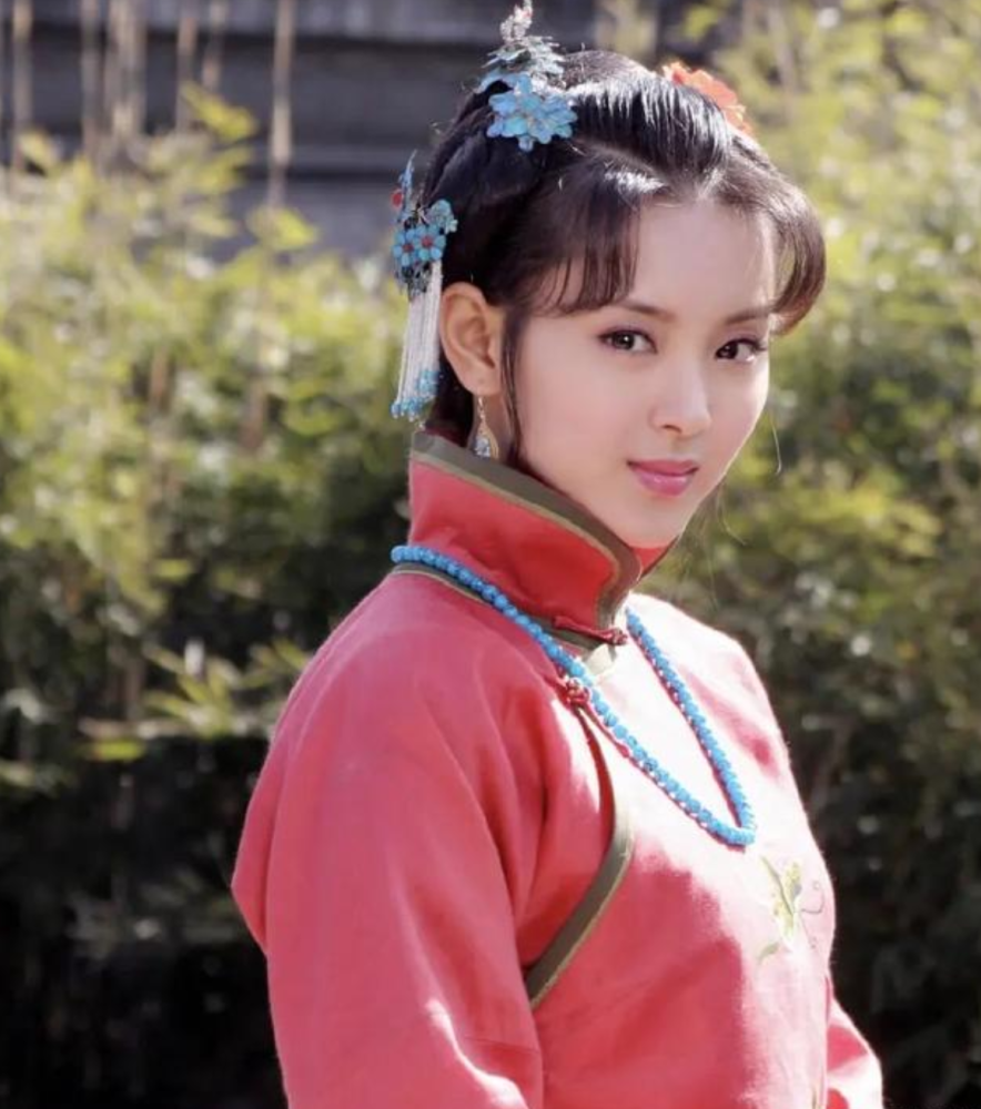 杨超越与小刘佳面部相似度高达95%,锦鲤体质却相差甚远_腾讯新闻