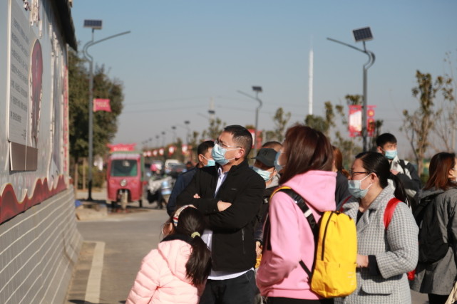 小康路上豫你乡遇中原网网友走进郑州美丽乡村南屯村