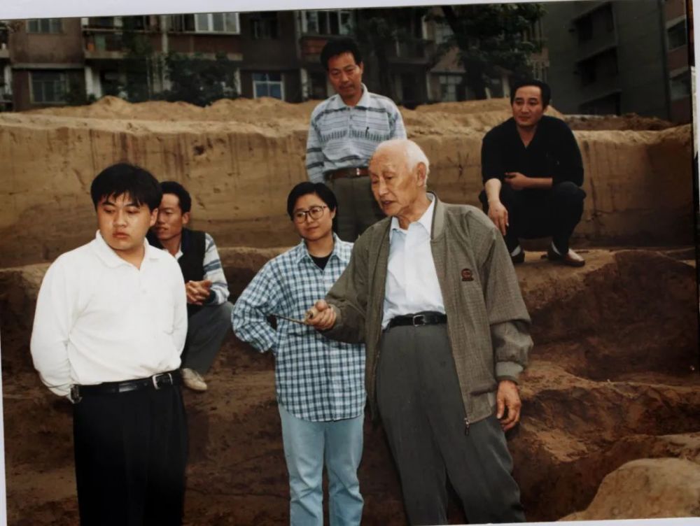 安金槐先生是我国著名的考古学家,是我国研究商代考古的巨头之一,他对