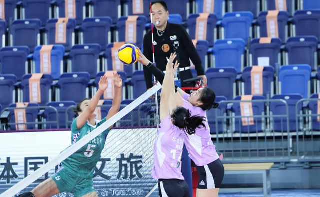 女排接应有黑马陈佩妍暂列得分榜第一孙小轩对轰外援不落下风