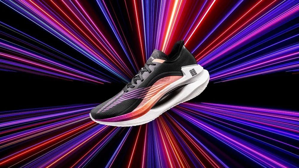 0 elite,也有李宁42   李宁弜赋予澎湃脚感的绝影,还有提供全面防护