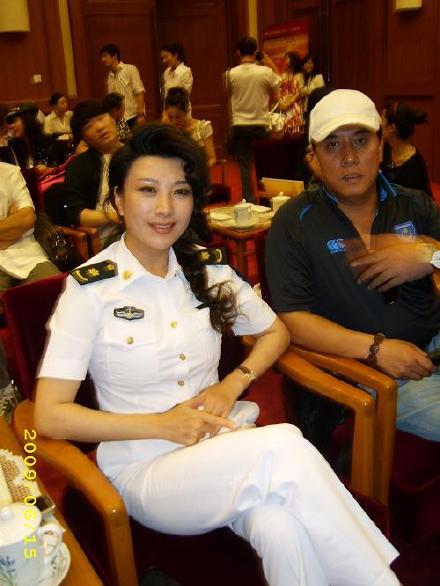 著名演员王静含泪拯救父母将爱扩散至今婚姻成谜