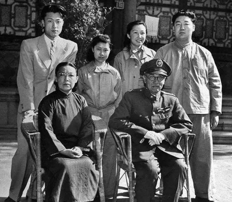 1949年傅作义起义时2位兵团司令坚决不从他们最后结局如何