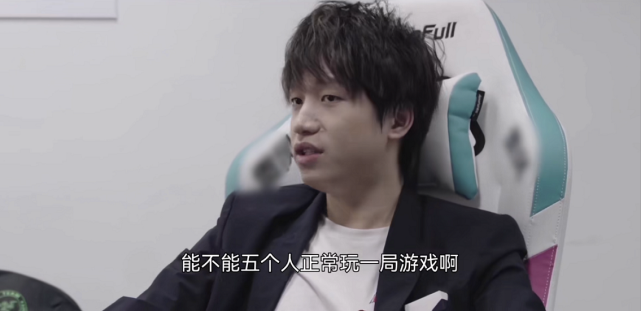 厂长当时也做出了摊手的动作,属于是场景再现了.