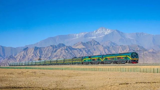 一,"两山铁路"具有连接"欧亚"的重要作用