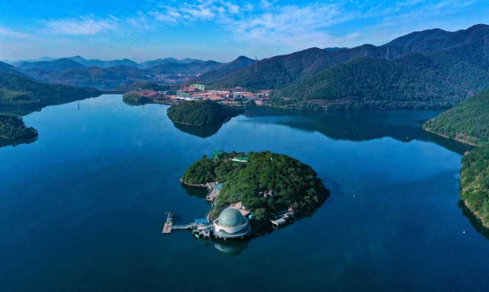 氤氲九龙湖,湖光山色秀