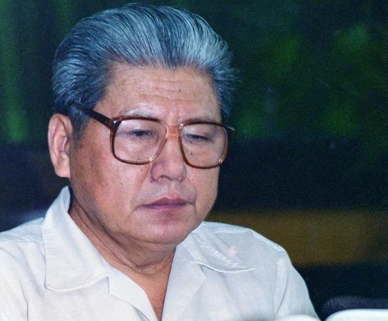 1988年开始起,倪鸿福同志先后担任了上海市副市长,上海市委副书记