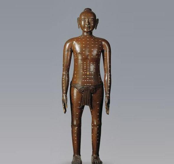 这件"针灸铜人"是北宋时期著名的医学专家王惟一打造出来的,据悉是