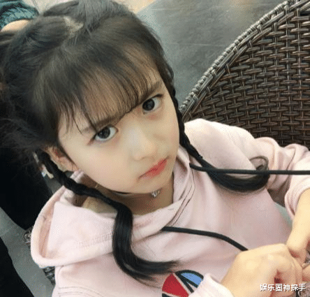 接近165cm,曾被王思聪关注,双胞胎妹妹一样漂亮|王思聪|裴佳欣|童星