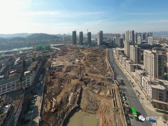 "我们广丰正在发生翻天覆地的变化,城北新建的城市公园规划大气,是