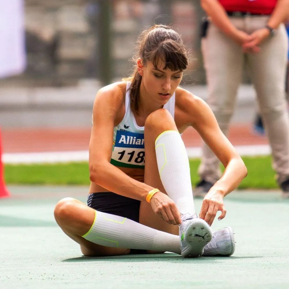 上火跳高赛场颜值内卷以后长得不好看都不敢跳高了