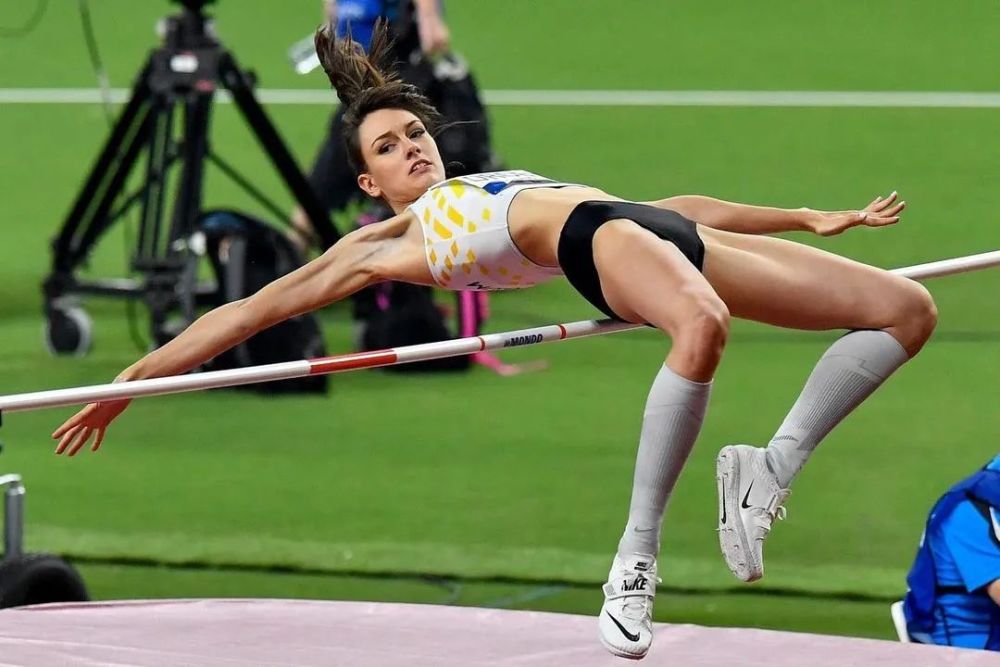 上火跳高赛场颜值内卷以后长得不好看都不敢跳高了