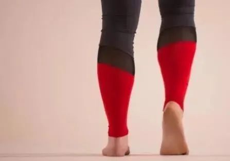 扁平足究竟改如何调整？试试这些瑜伽动作！