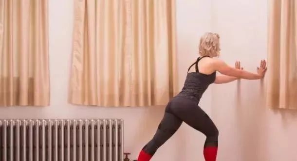 扁平足究竟改如何调整？试试这些瑜伽动作！