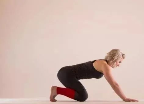 扁平足究竟改如何调整？试试这些瑜伽动作！