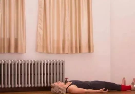 扁平足究竟改如何调整？试试这些瑜伽动作！