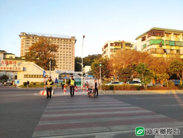 11月30日,在文光街道牛头山路口发现,该路口道路交通秩序总体良好