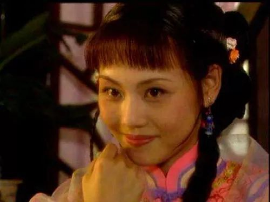 《还珠格格》中土气十足的"柳红",在这部剧中扮相惊为天人