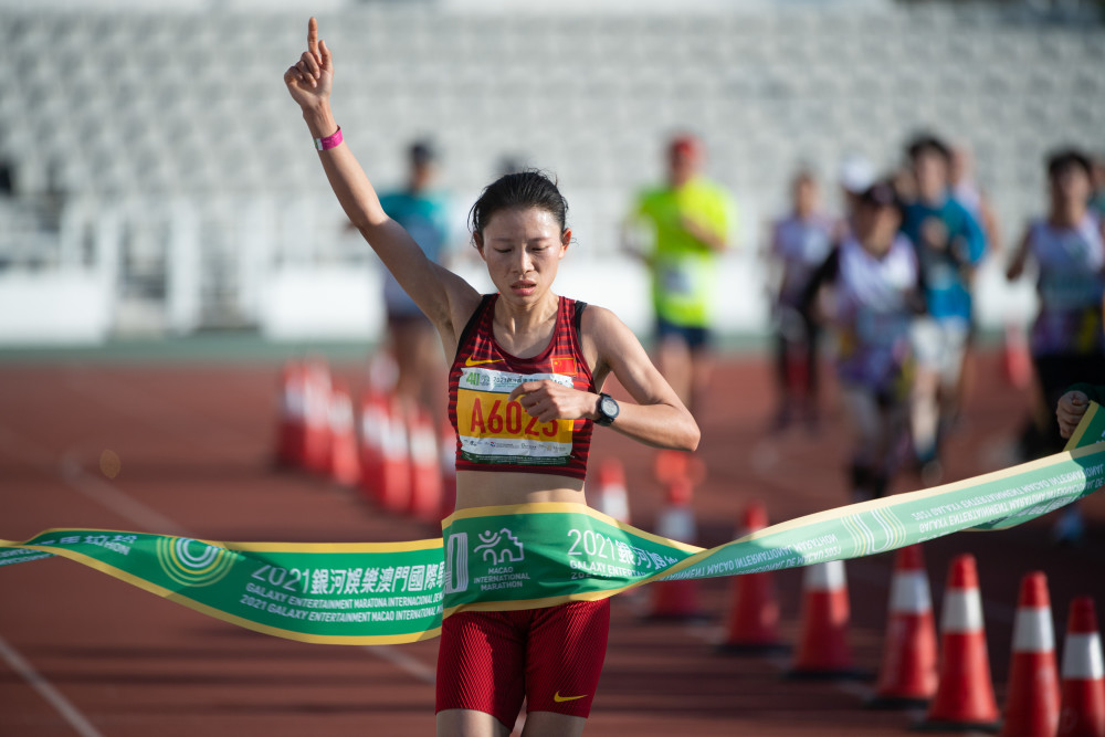 9秒成功衛冕冠軍,另外兩名中國選手陳麗琴和谷錦錦分別獲得亞軍和季軍