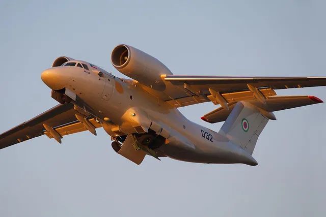 在安-72原型機的基礎上還發展出了另一款安-74運輸機,它基本相當於安