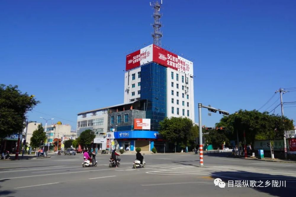 走访了解到 在执行分区分级管控后 陇川县城区域的人车流量相对减少