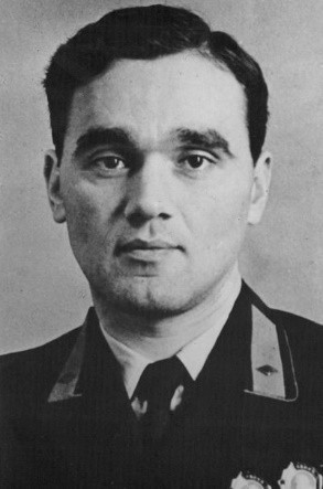 亚历山大·尼古拉耶维奇·雅科夫列夫,1923年出生于苏联一个贫困家庭.