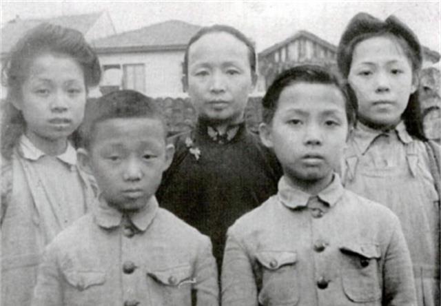 谢晋元牺牲后 妻儿常被骚扰 因求助蒋介石无果 果断写信给陈毅 腾讯新闻