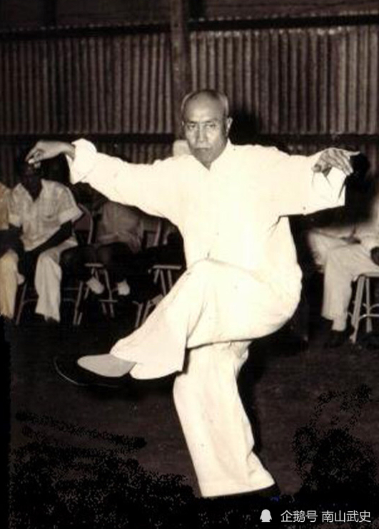 因为董虎岭的父亲董英杰先生本就是杨式太极拳门中声名显赫的一代名家