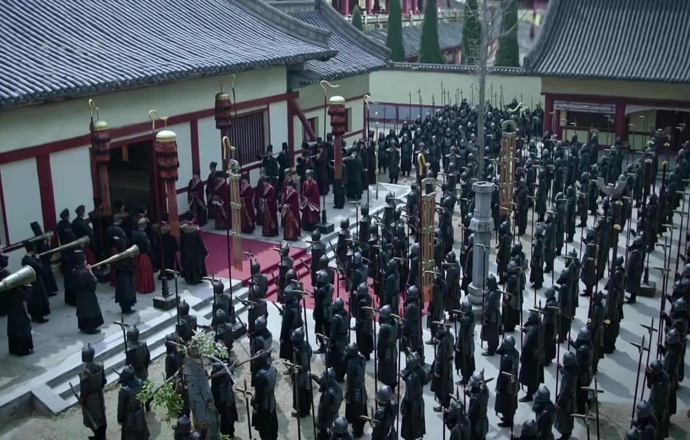 嫪毐兵变失败后,嬴政寄出一封书信,吕不韦看完选择自尽