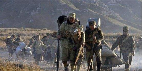 抗战我军条件艰苦,挖野菜穿草鞋,为何却没人穿缴获的牛皮靴?