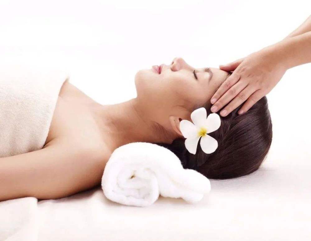 脐轮药灸:很多人都喜欢做脸部艾灸,但是,艾灸脸部真的可以吗?