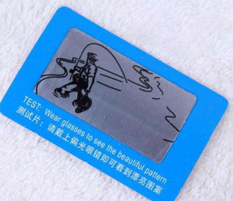 方法很简单,使用偏光镜测试卡一验便知,通常购买偏光镜都会附赠一个